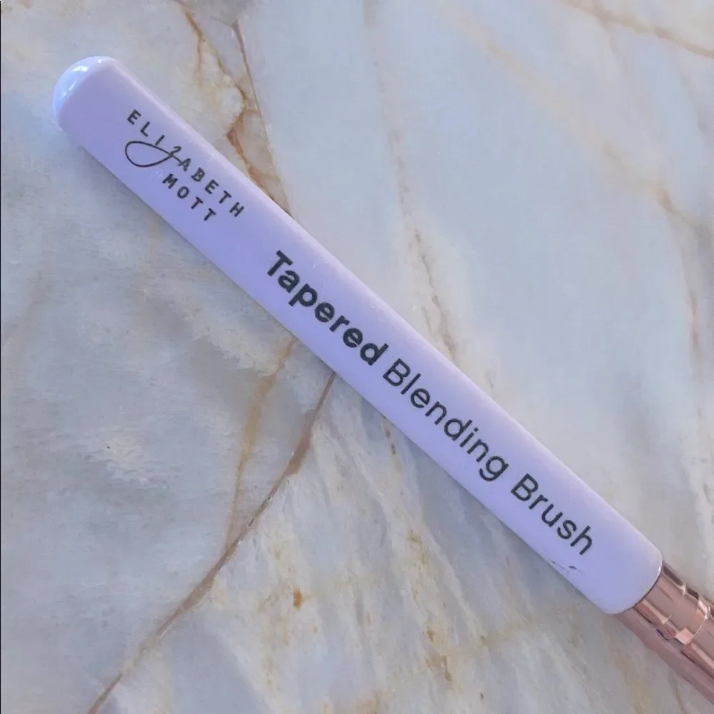 Elizabeth Mott Lilac Tapered Blending Brush